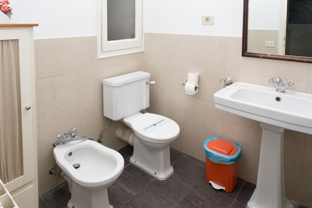 Letsgo Camp Nou Apartment Барселона Екстериор снимка